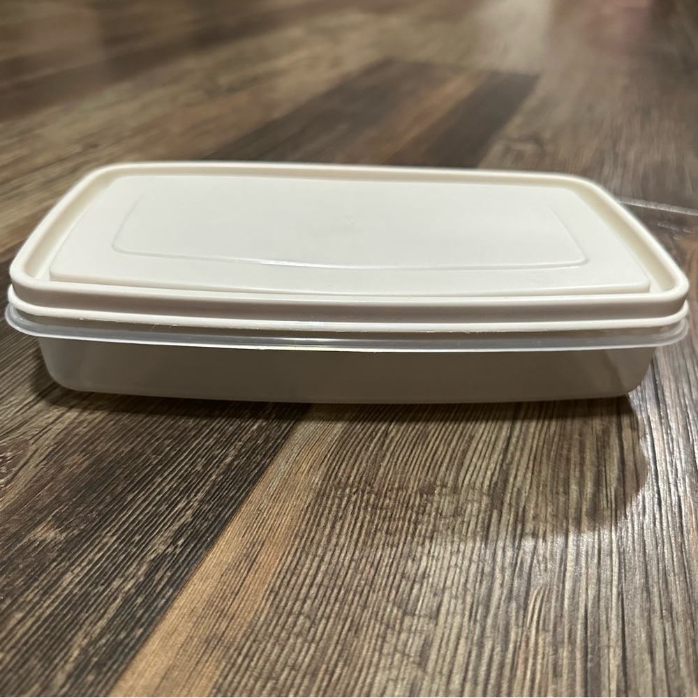 Rubbermaid servin savers #5 rectangular plastic container almond lid 940 ml